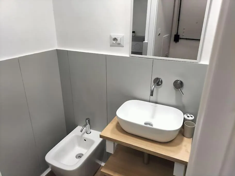 Cozy Apartment Near The Station Florence 0*,  Italië